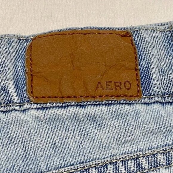 AERO Mom Jean Shorts Distressed Ripped Denim Light Blue Wash Woman's Size 10 GUC - Picture 3 of 7